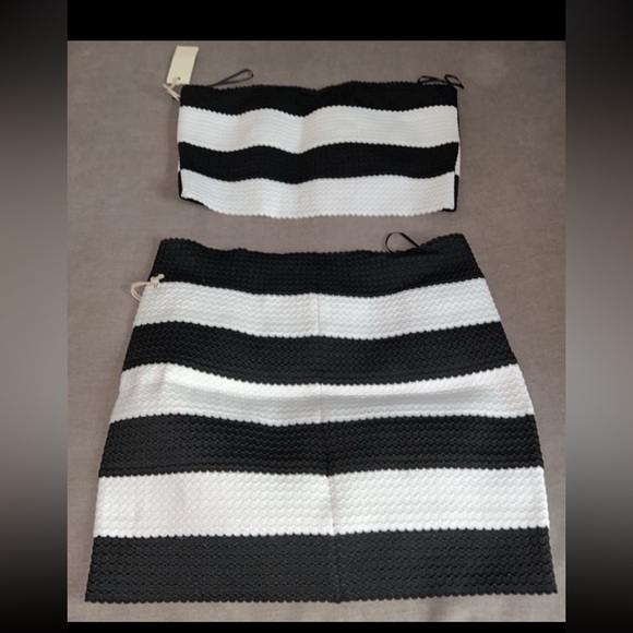 Black and White Stripped Bandage Style Mini Skirt set …size medium new with tags - Picture 2 of 2